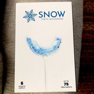 NEW IN BOX- Snow teeth whitening kit